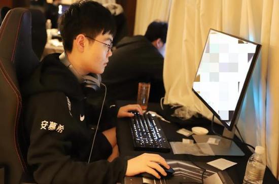 T1战队成功晋级S15瑞士轮精彩战报